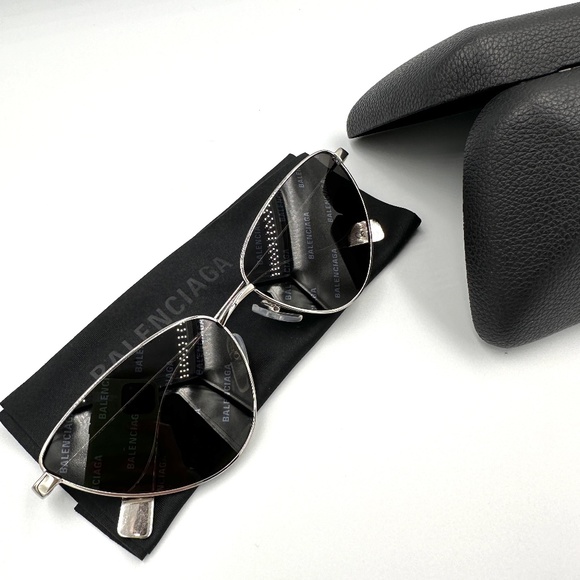 100% Authentic Balenciaga Invisible Cat Sunglasses - NEVER USED - Picture 5 of 5